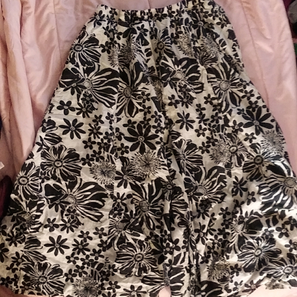 Black/white floral midi skirt size large